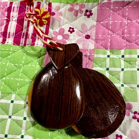 Vintage 80’s Castanets - Picture 4 of 4
